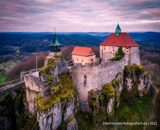 Die Burg Hohenfels im Morgenrot
