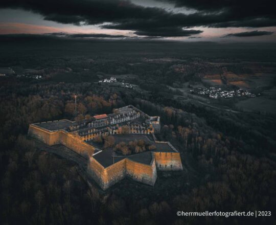 Die Festung Rothenburg in dramatischer Abendstimmung