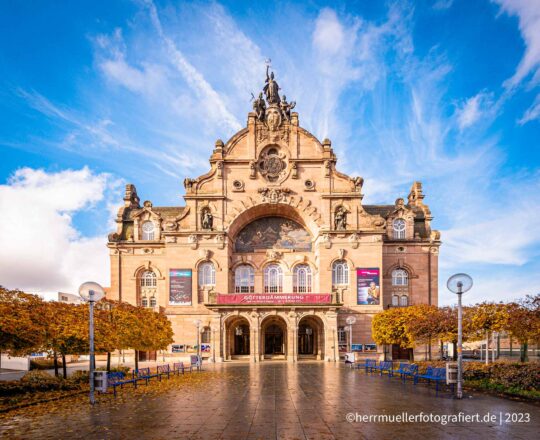 Das Portal des Opernhauses Nürnberg