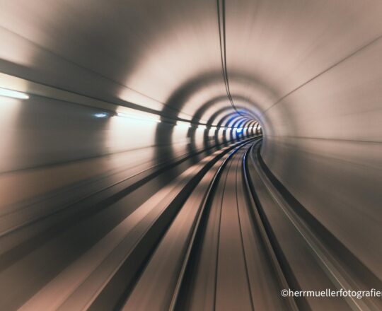 Blick in die Tunnelröhre der Fahrerlaubnis U-Bahnlinie U3 in Nürnberg