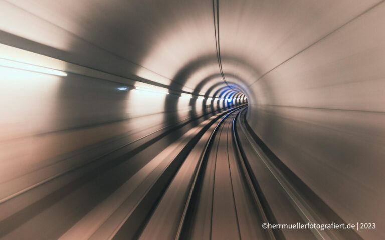 Blick in die Tunnelröhre der Fahrerlaubnis U-Bahnlinie U3 in Nürnberg