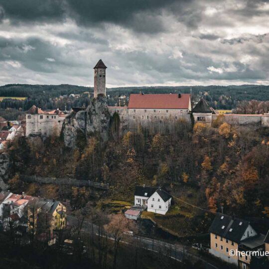 Panoramaaufnahme von Burg Veldenstein