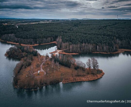 Die Hasenbrucker Insel am Rothsee im fränkischen Seenland
