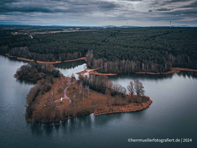 Die Hasenbrucker Insel am Rothsee im fränkischen Seenland